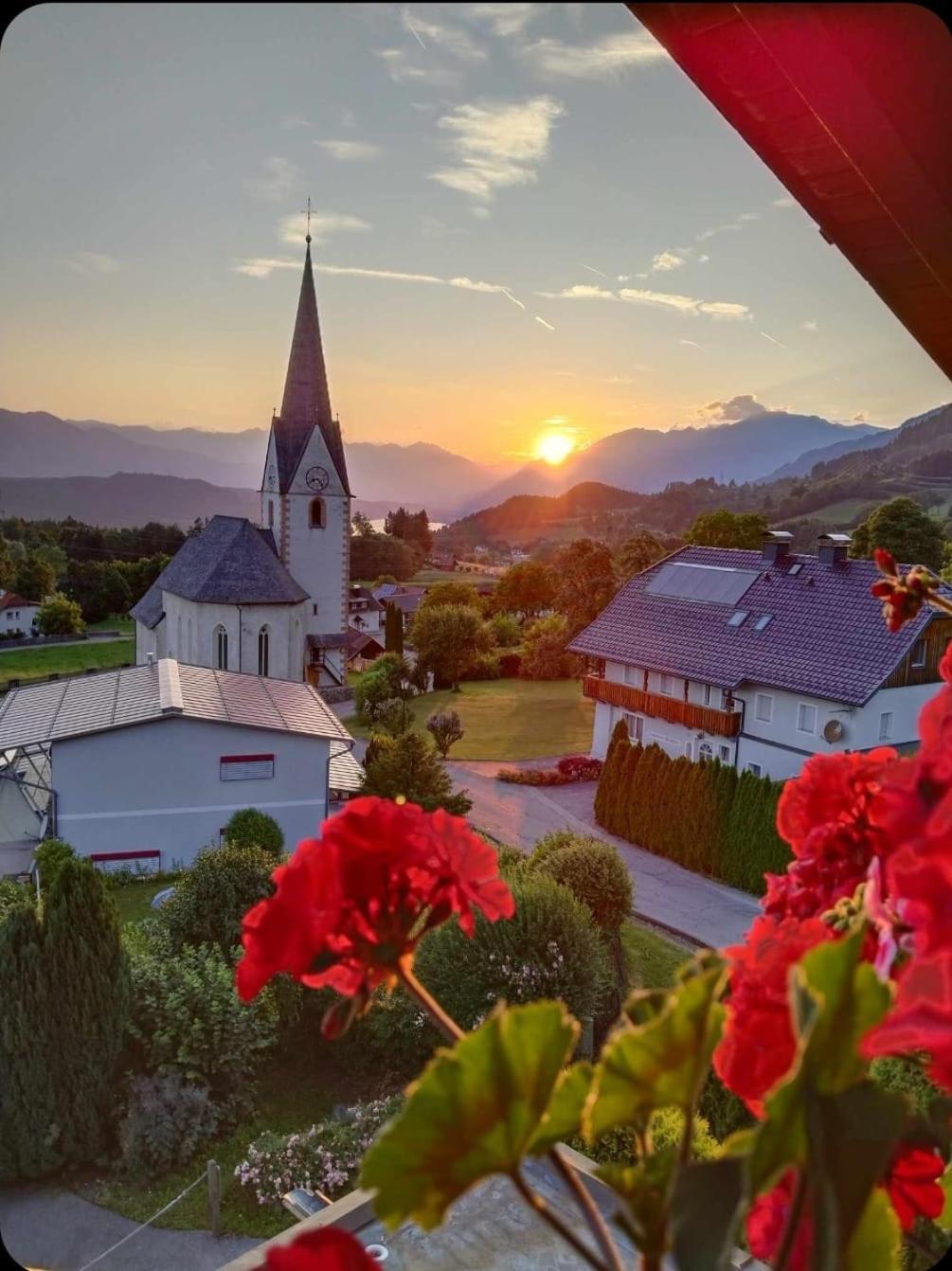 Hotel-Cafe-Restaurant Matzelsdorfer Hof มิลชตัทท์ ภายนอก รูปภาพ